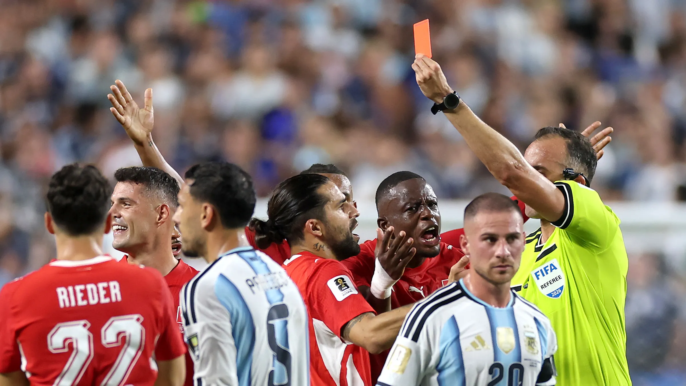 FIFA官方确认:恩博洛红牌无误,IFAB通告被误解