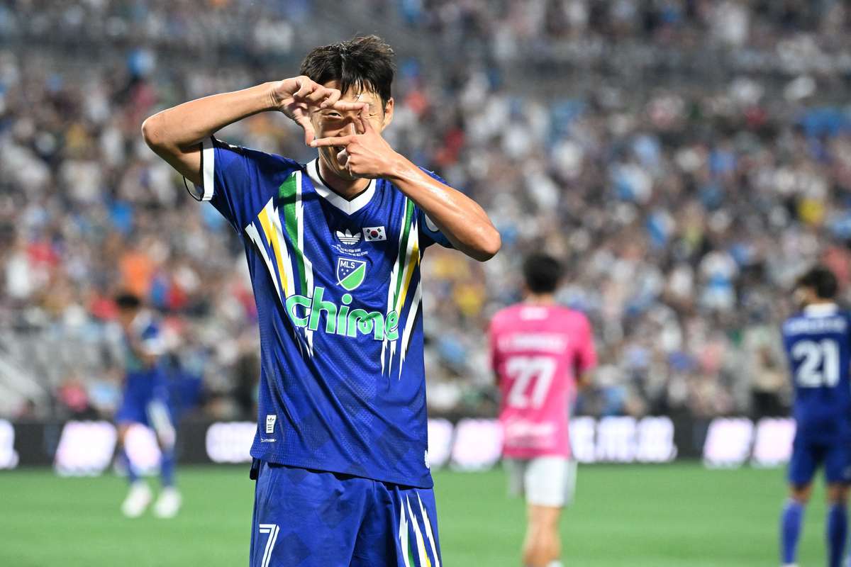 孙兴慜梅开二度,MLS全明星4-3险胜墨超全明星