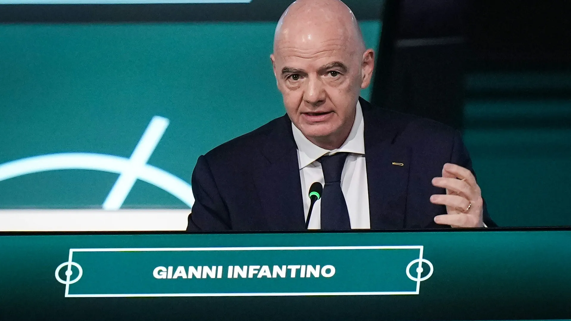 FIFA内部动荡升级:员工公开要求因凡蒂诺下课,商业计划失败成导火索