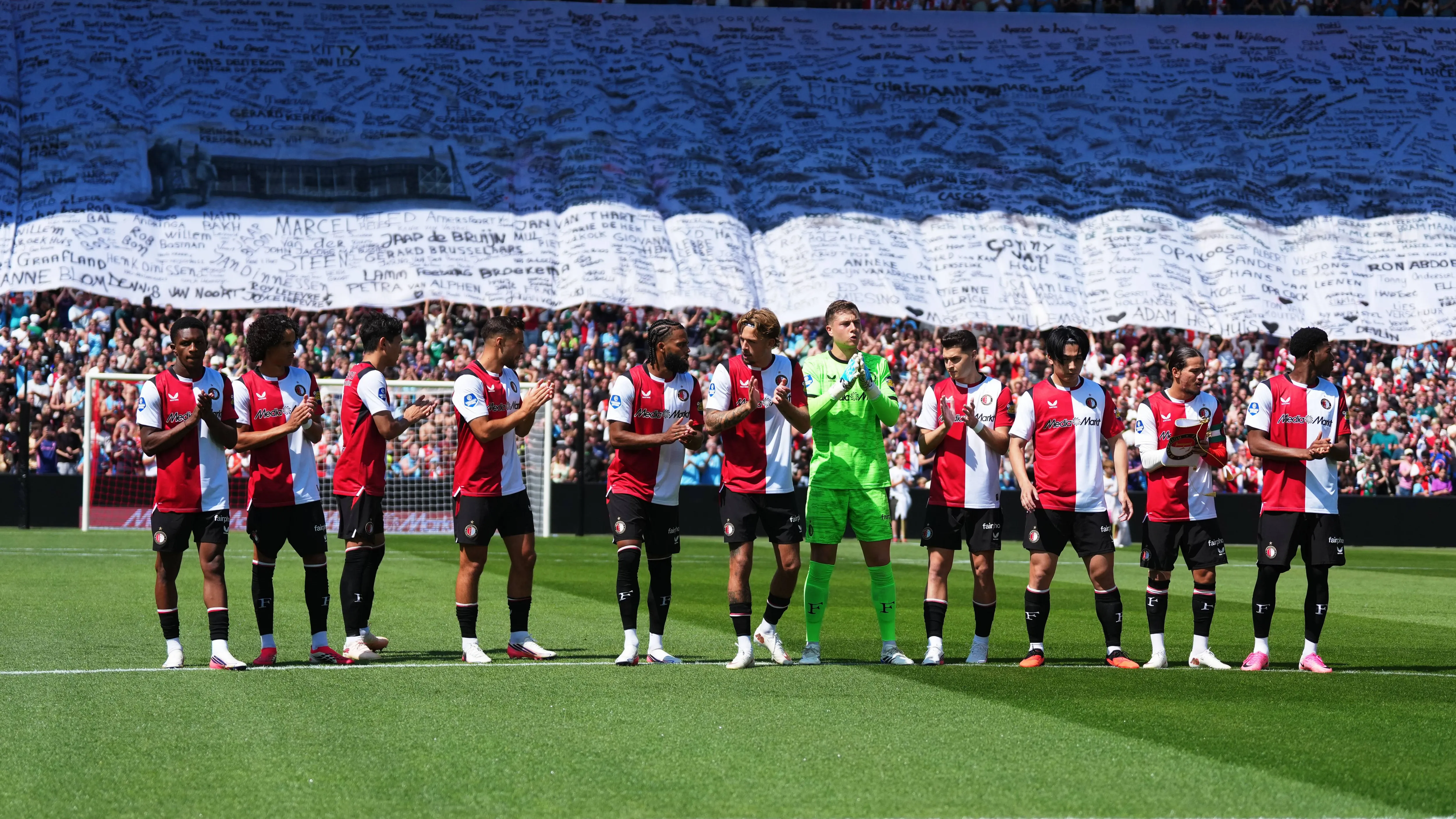 费耶诺德欲续约季前赛新星泽切尔,罗宾·范佩西之子闪耀