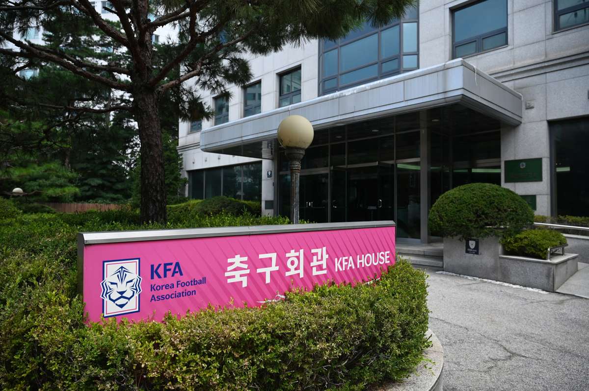 韩国警方突击搜查足协,调查洪明甫任命过程涉嫌违规