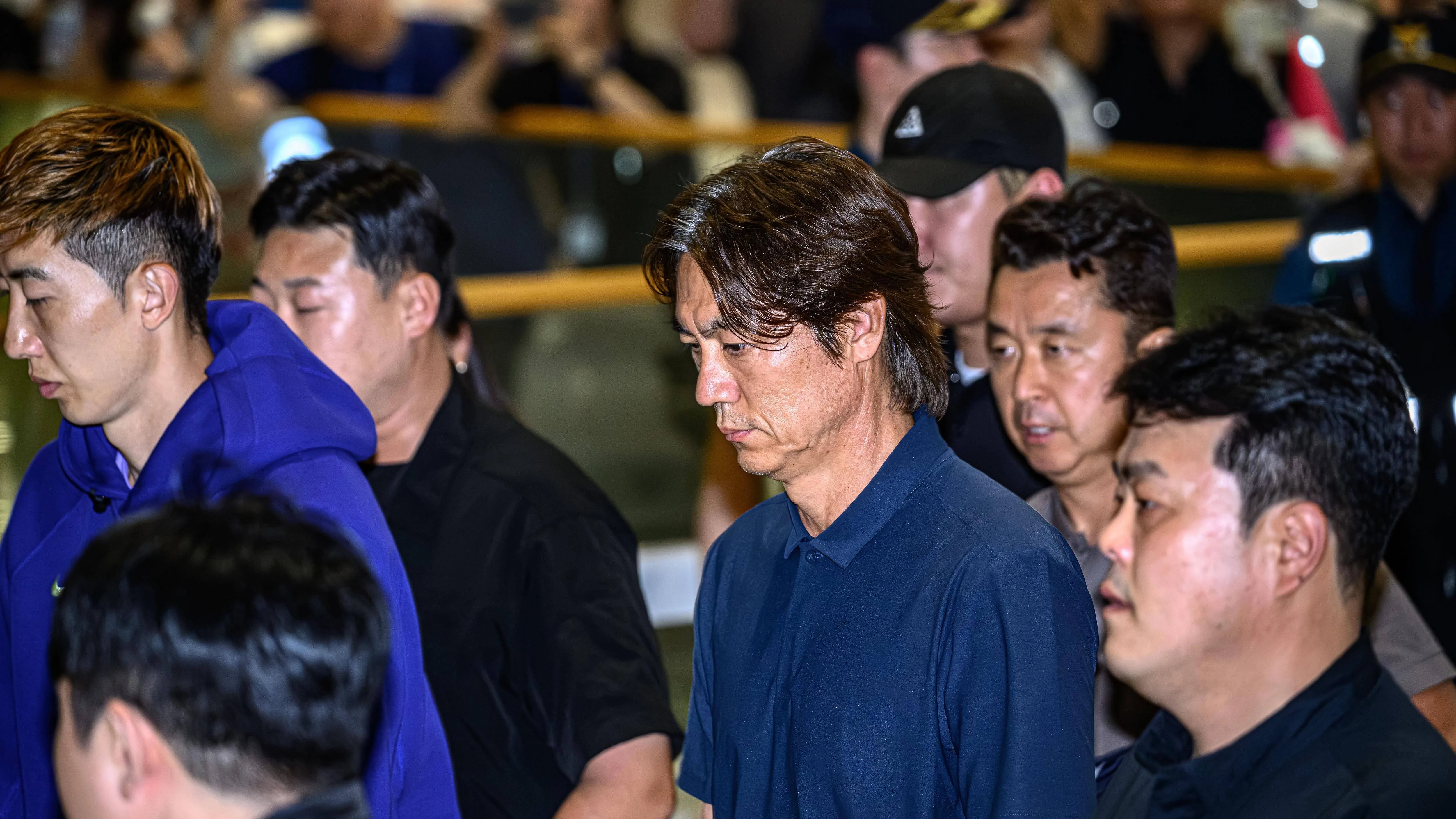 “教练的面包店”丑闻:韩国警方突袭足协大楼,洪明甫任命风波再起
