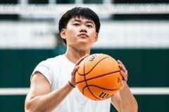 媒体人:赵维伦不在旧金山大学主帅轮换的考虑范围 建议明夏转校