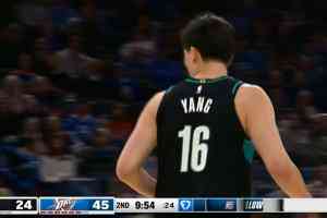 ?NBA生涯首个三分！杨瀚森迎着哈滕三分轰进！