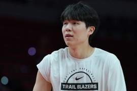 媒体人:杨瀚森今天打得不错 也跟上了节奏 篮下卡位也可以