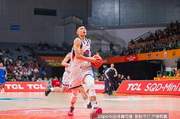 解说:陈林坚为山东提供了以往没有的三分火力 丰富了战术体系