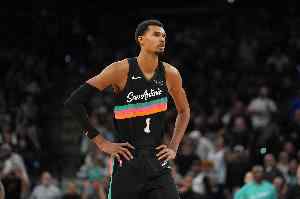 文班：喜欢说垃圾话 它既能干扰对手节奏也能为自己球队提振士气