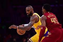 Windhorst:我认为下赛季詹姆斯要么继续留在湖人 要么回到骑士