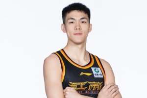 媒体人:庞峥麟最吸引人的是球商 被盯防仍展示出鲜明的比赛内容
