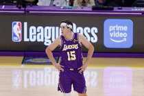 记者：湖人现在交易里夫斯非明智之举 今年是过渡年 以此基础建队
