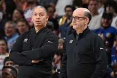 巴图姆：防守端我们完全听小范甘迪的 他是NBA最好的防守教练