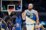 内外开花！赫夫半场7中5拿到最高13分 三分5中3