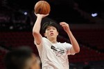 孙悦：杨瀚森需要加强力量 他的技术强于罗威甚至克林根