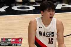 又我犯规啊？杨瀚森笑着站起来 吃5犯&被裁判气出表情包了