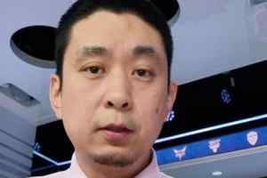 解说：打火箭出场16分钟得分篮板助攻都有 今天对小杨是新里程碑