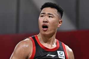 赢球功臣！贺希宁12投7中&罚球8中8得25分4板3助1断 正负值+15