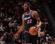 哈克斯：维金斯攻防为球队做了很多 投篮很稳很高兴他能在我们队