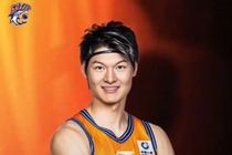 保持健康无畏前行！祝上海男篮队长王哲林32岁生日快乐！?