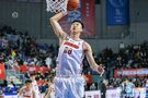 冲击力很强！王少杰半场4中4拿到10分2助 罚球3中2