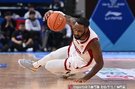 外线很准！诺威尔19分钟5记三分拿下21分1助难阻球队失利