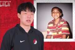 这小孩是谁？开拓者全队猜队友年幼照 杨瀚森秒认出乐福