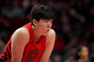 解说：开拓者比赛最怕罗威打&没打好但比赛没花 希望小杨明天能打