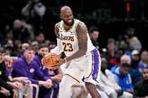 纪录+++1！詹姆斯年满41岁后半场轰下20+ NBA历史首人！