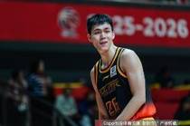 传射俱佳！庞峥麟半场18分钟5中4拿到12分6助 三分2中2