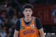 内外开花！偰李永炜半场6中5贡献14分 三分4中3