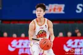 状态不俗！姜伟泽12中7拿下19分6篮板2助攻 关键篮板两罚全中