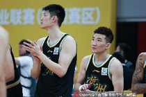 出手不多！半场胡金秋5中4拿到8分 孙铭徽3中1拿到3分