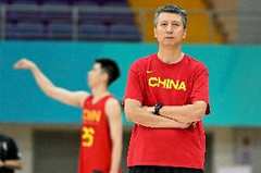 媒体人:中国男篮集训人数和时间都比往届要多要长 没法回家过年