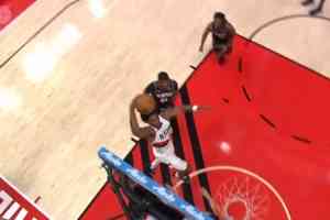 渐入佳境！亨德森突破不惧补防直接单臂砸扣