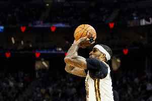 三连铁太伤了！小佩顿11中4&三分7中2 得到10分5助1断1帽
