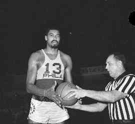 篮球皇帝！1968年的今天张伯伦成NBA首位总得分达到25000的球员