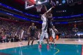 这比赛过瘾啊！过瘾！杜伦接球无惧文班隔扣2+1！