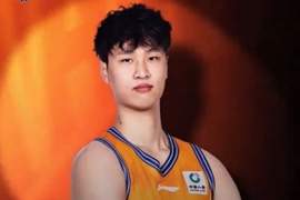 以无畏之姿继续前行！祝上海男篮小将于泓翔22岁生日快乐！?