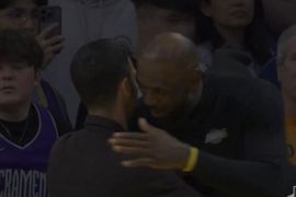 网坛GOAT！赛后詹姆斯和东契奇跟德约科维奇拥抱