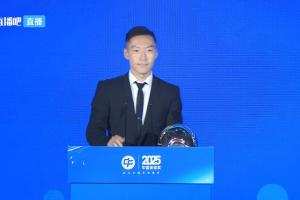 吴曦谈获奖：上个月我37岁，这也许是我作为球员最后一个个人奖项