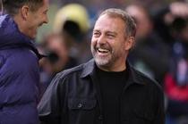 欧冠对纽卡!每体:巴萨全队已经抵达英格兰,弗里克强调体能恢复