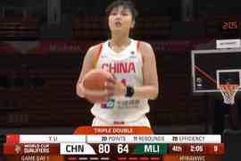 小宝太强了！李月汝连续三个回合打成2+1出场18分钟已经20分11板