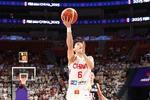 里突外投！杨舒予半场6中3拿到7分 三分2中1
