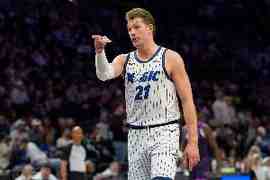 粗中有细！大瓦格纳背后运球甩开拉松 举火烧天单臂重扣技惊四座