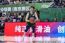 还真挺能抢！赵柏清10中6&三分4中2砍18分14板 拼下7前场板