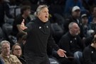 火箭也帮忙!芬奇:加时落后13分有些沮丧 但3分半钟在NBA足够长
