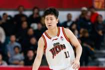 正负值-22！姜伟泽11中6拿到15分 其中下半场11分