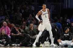 文班:NBA教练组的工作投入程度让我吃惊 无论是强队还是弱队