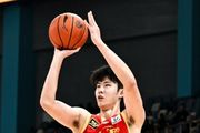 拼尽全力！赵嘉仁9中7空砍20分 第三节独得13分