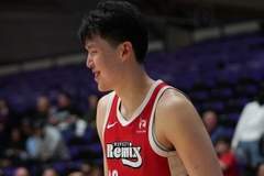 杨鸣:杨瀚森很不易 要立马适应高原 我们当年在云南打比赛也很难