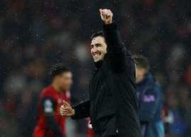 记者：伊劳拉尚未敲定未来去向，他依然是毕巴帅位的主要竞争者